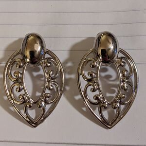 Silvertone upsidedown raindrop w/outside framed design clip on earrings